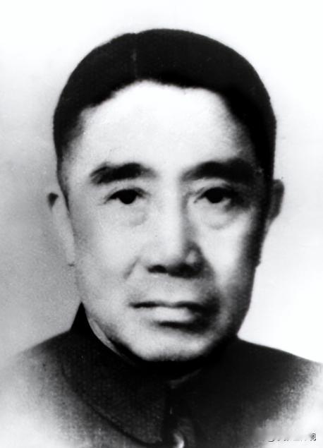 戴笠一辈子只做到副局长，军统真正的正局长，是贺耀祖，这个人表面是蒋介石心腹，暗地