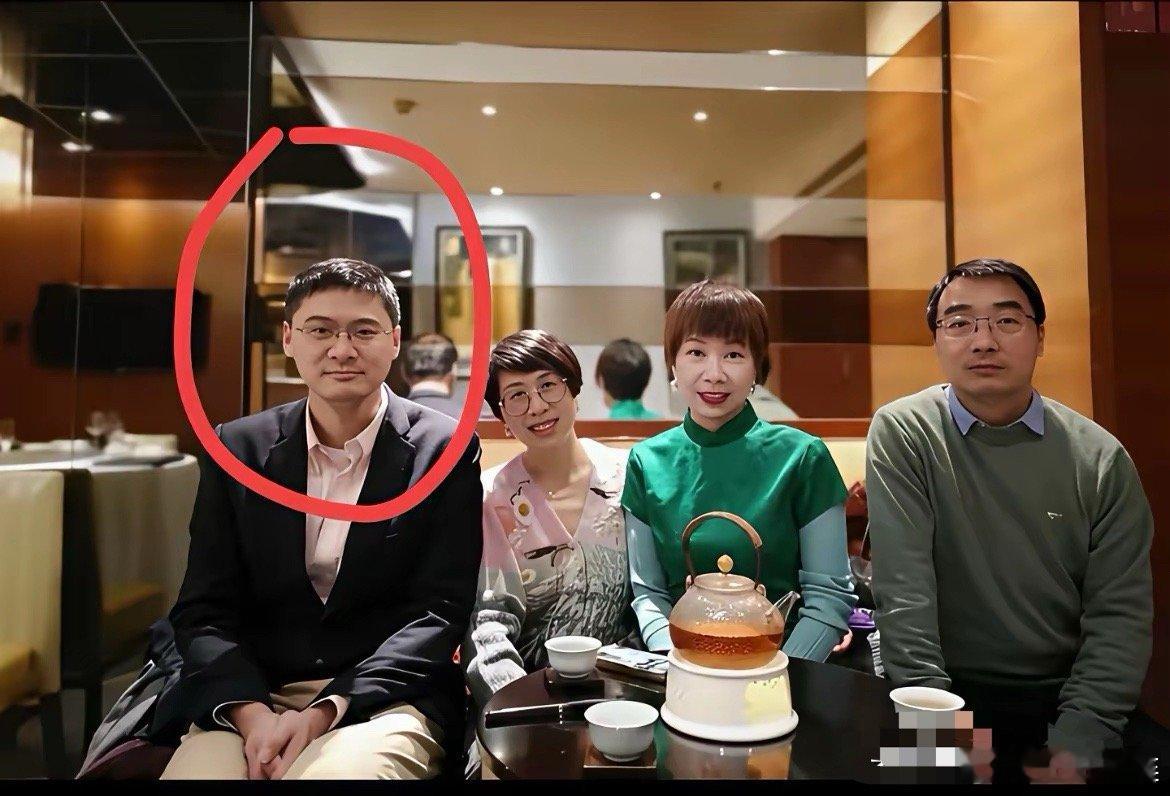被赵宏教授的社交圈吓到了没想到备受争议的她居然和罗翔老师打过交道，看来赵宏教授在