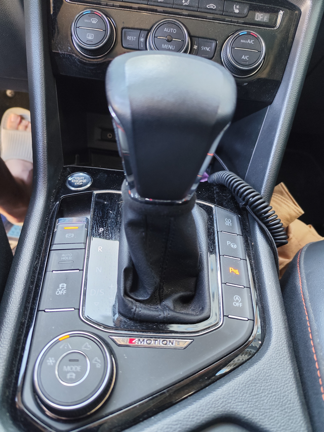 途观l的大鸡腿挡把作为2018款大众途观L380T旗舰版的车主，我对车上那枚