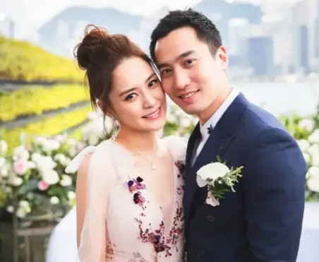 2018年，阿娇与赖弘国结婚，男方送给阿娇一张黑卡大方表示：“随便花！”一次阿娇