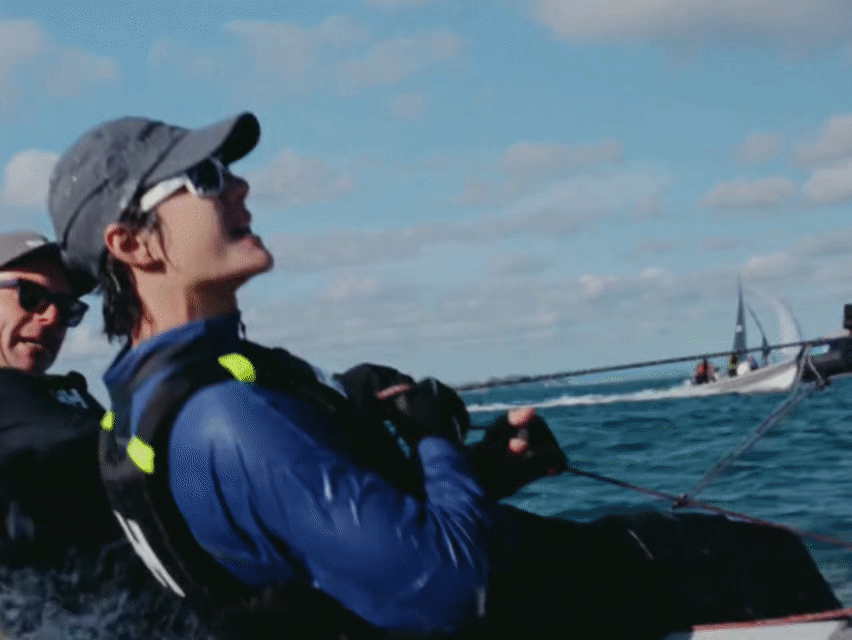 王一博是真的能凭一己之力带火一项运动，这已经是公认的事实。从街舞到赛车到攀岩，越