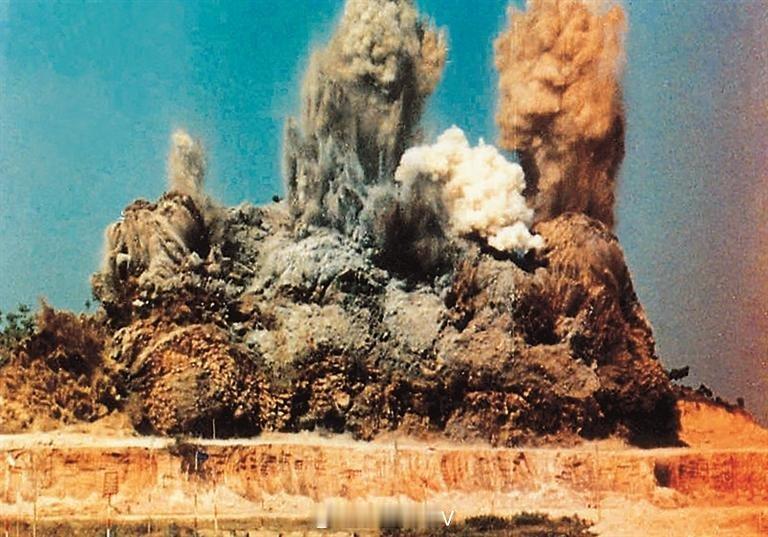 深圳45年的封神之路一组照片看清深圳从小渔村到国际大都市，45年神变化！1、1