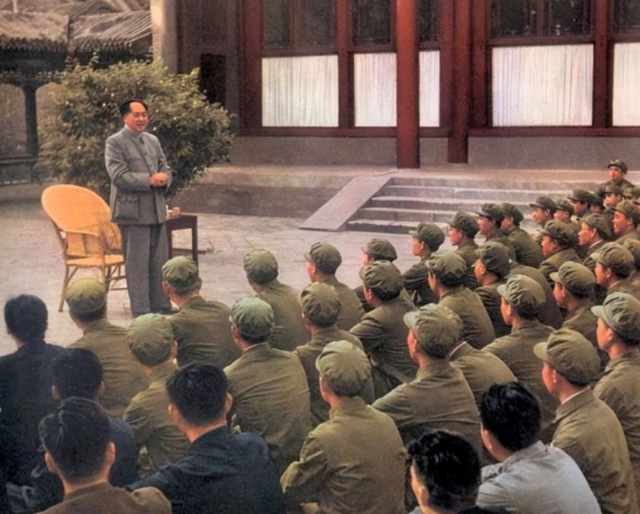 他21岁成打<em>坦克英雄</em>，被毛主席赐名，可惜小人作祟，掏了18年大粪