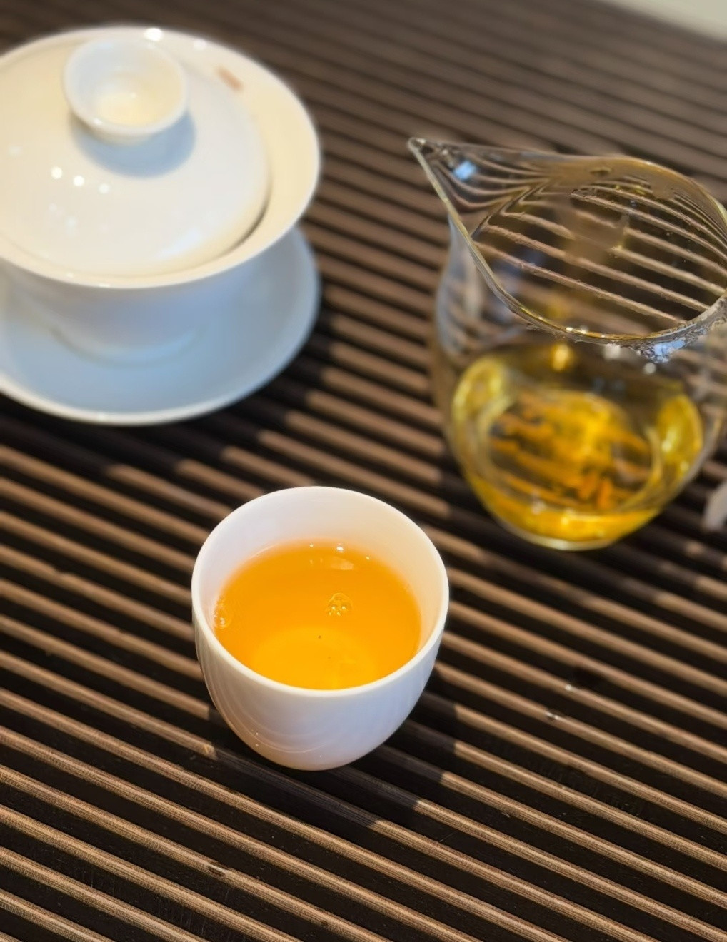 Doinb直播那段话真是把遮羞布扯得干干净净。说Bin休息是“安抚舆论”，顶多缺