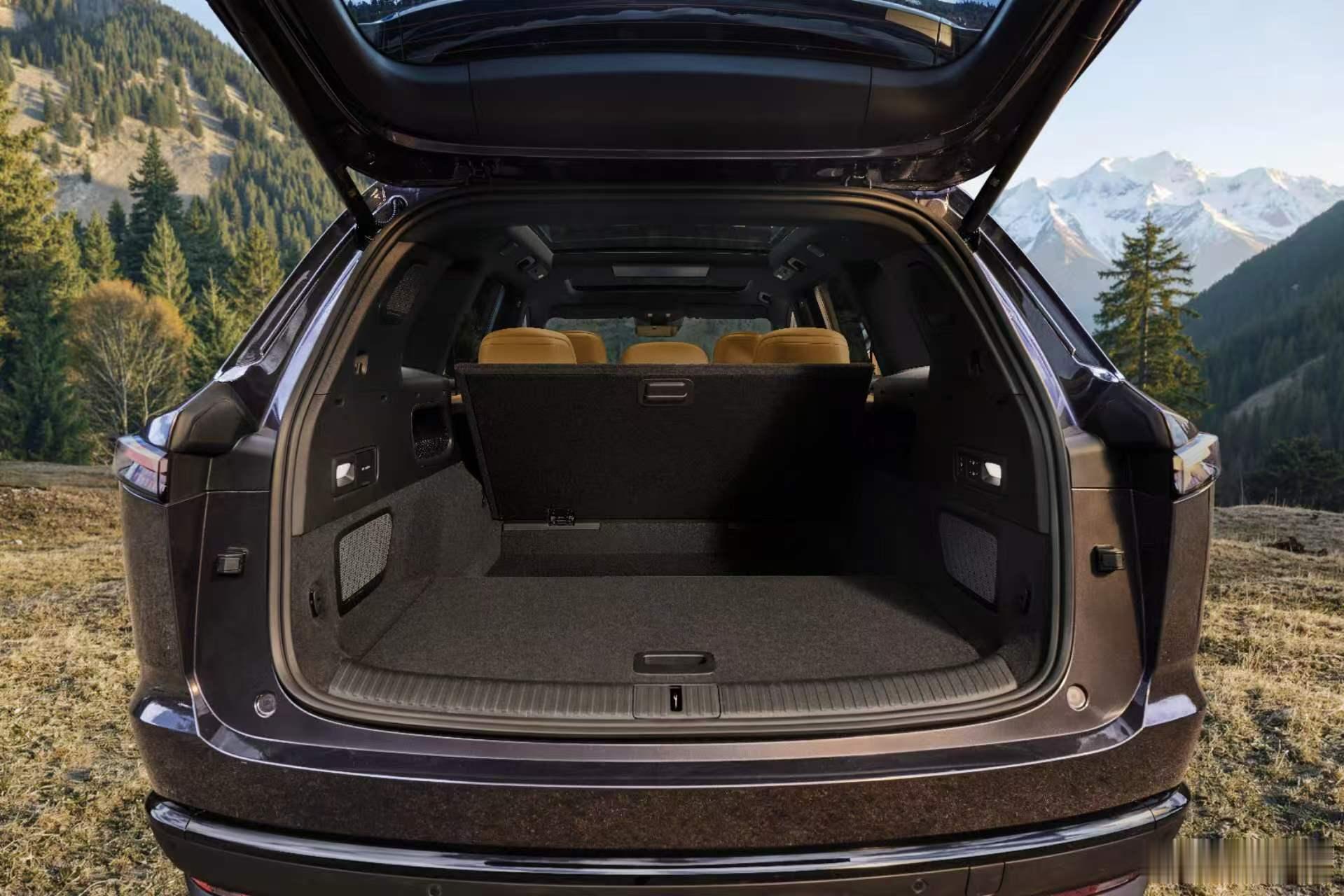 乐道L80这个数据出来后，不放倒二排座椅的情况下就有超过1200L的装载空间，