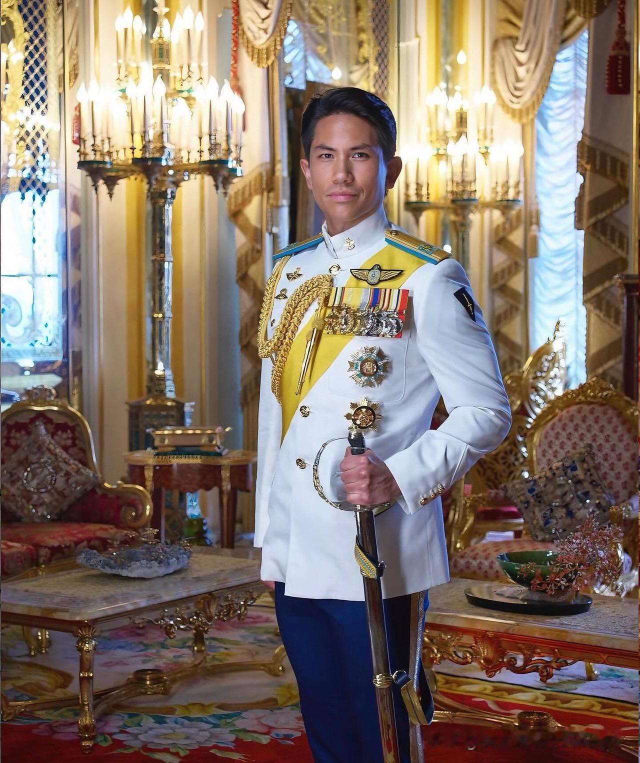 马丁王子被任命为文莱外交部长！应该被恭喜才对！本来就与王位继承无关！也难怪他老爹