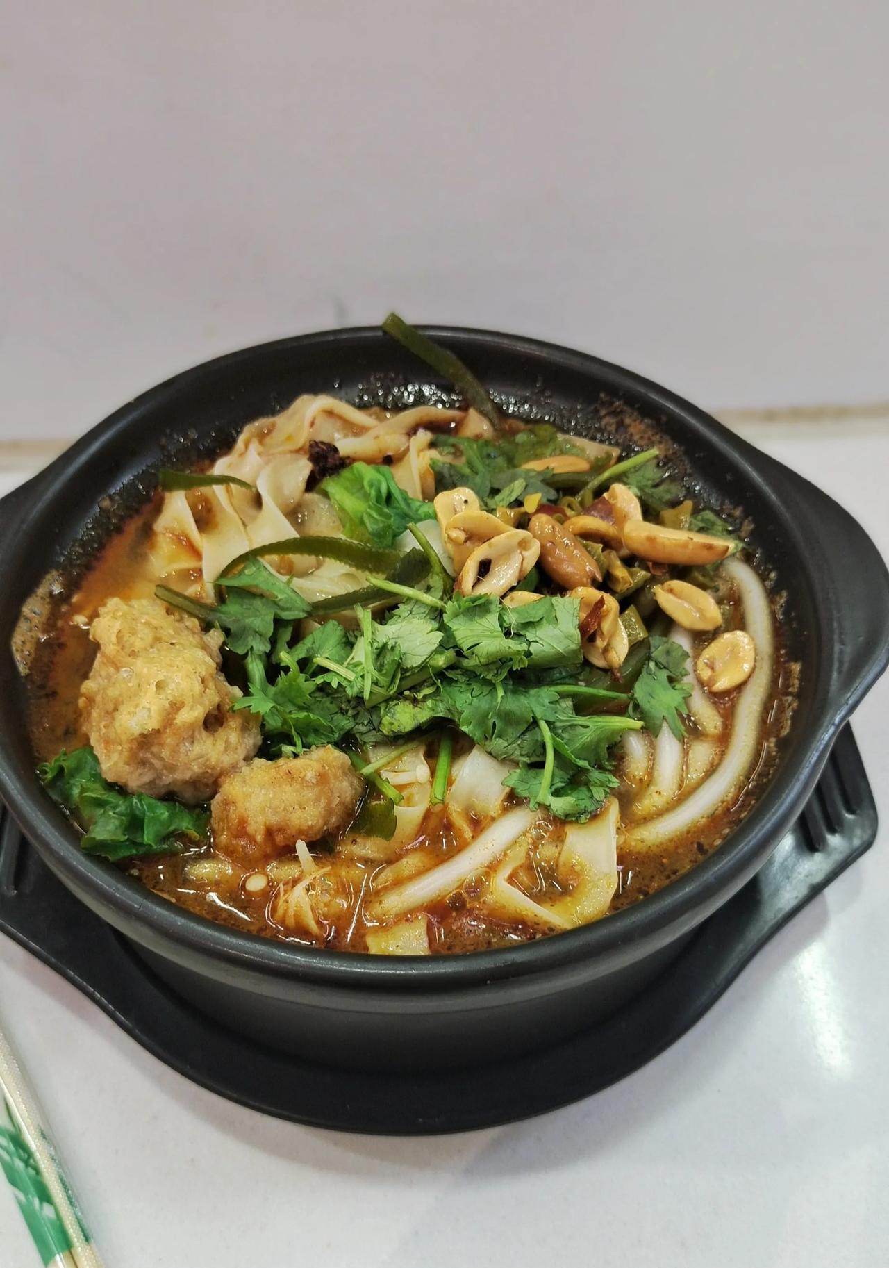 我真是招谁惹谁了，就因为我没有离婚，就成了我两个离婚朋友的发泄桶了。其中一个朋友