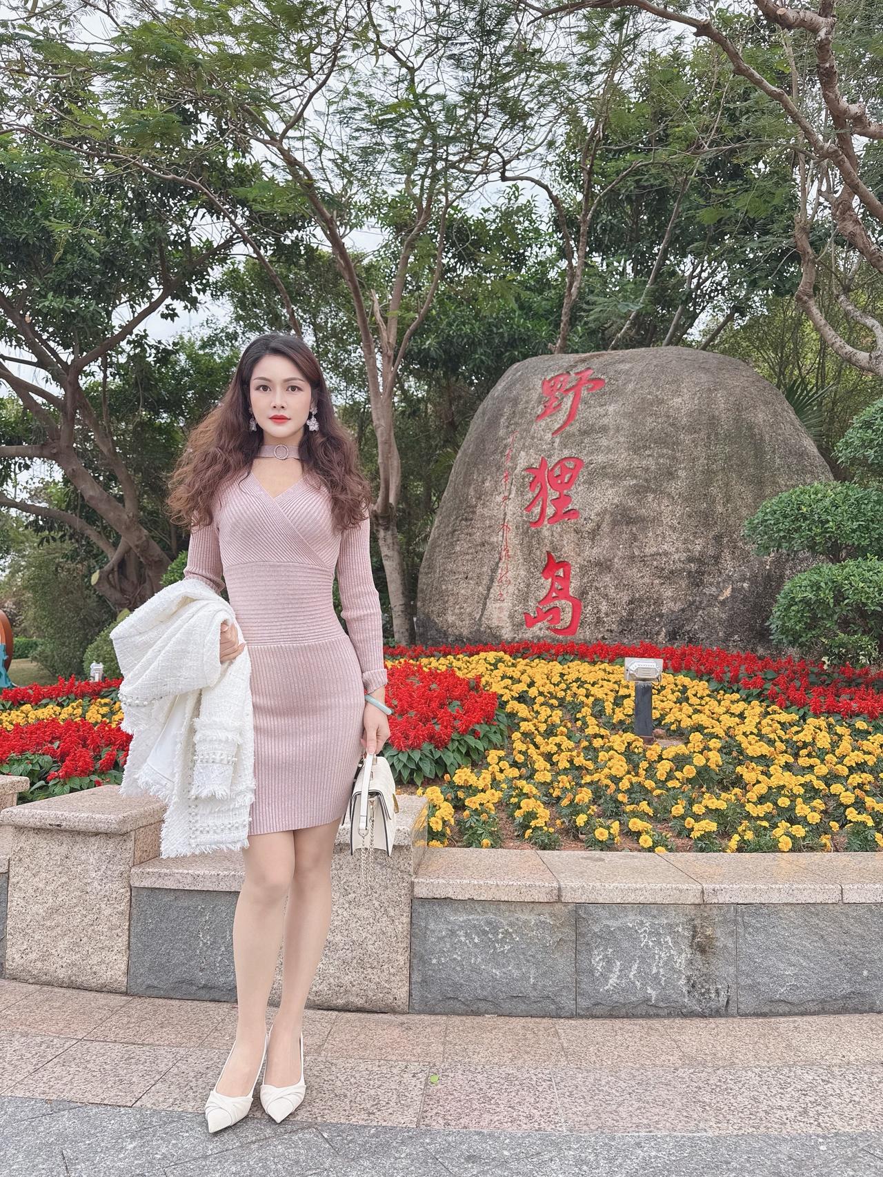 生命最美的风景不在远方，而在我们走过的每一步里。爱拍照的我穿搭分享