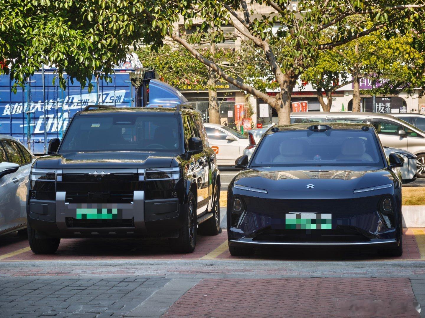 隔壁车位后进来一台方程豹钛7，就在我们眼皮底下，老婆说，怕不怕他开门打到我们车？