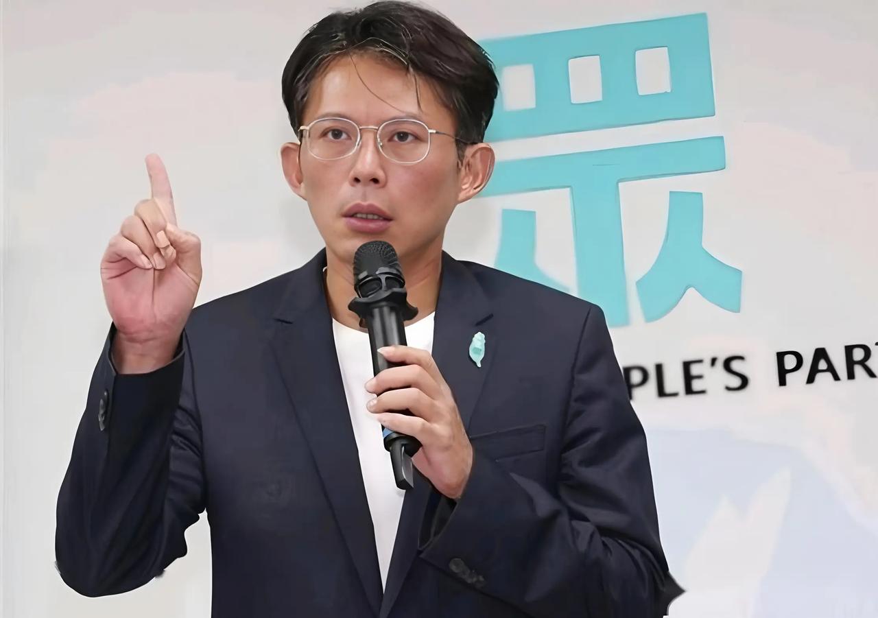 今天，民众党主席黄国昌指出，2个月前高雄因连日豪雨酿灾时，卓荣泰前往勘灾并称时间
