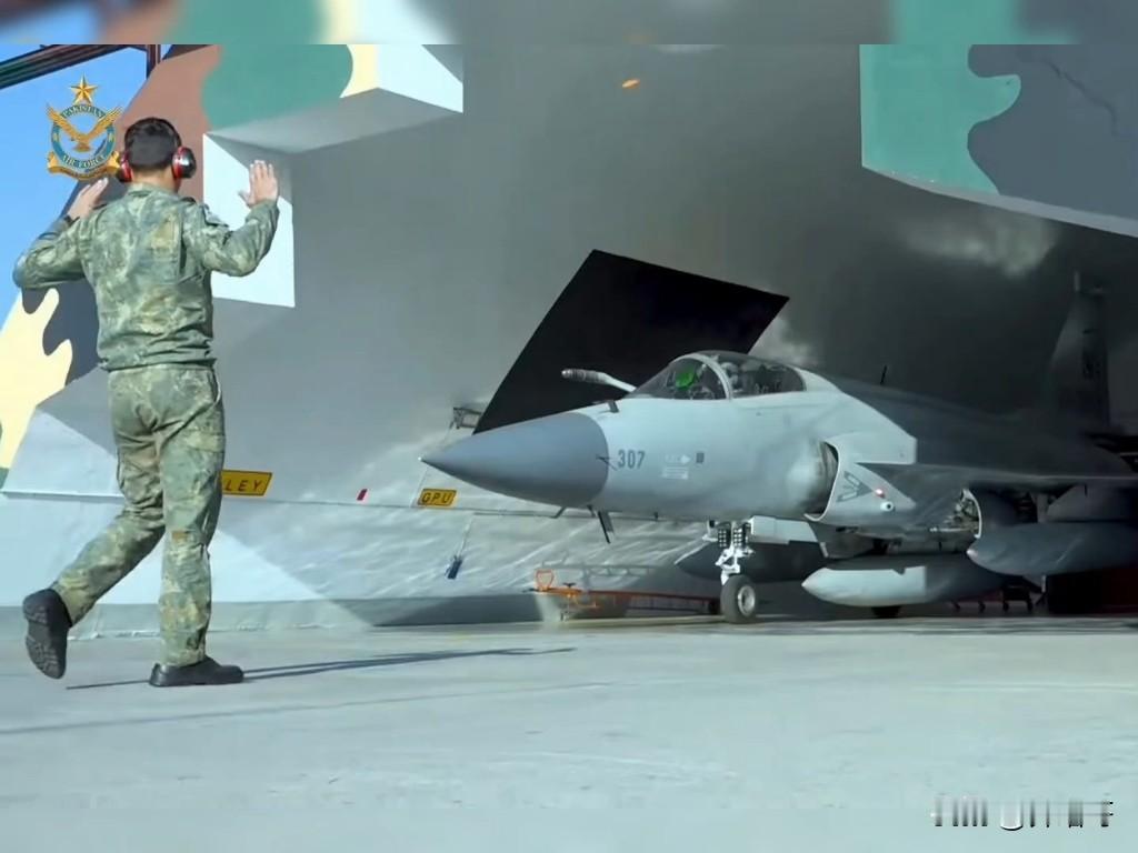 红旗9BE再次拿下海外大单，近日阿塞拜疆巴库阅兵展示了从东大进口的红旗9BE防空