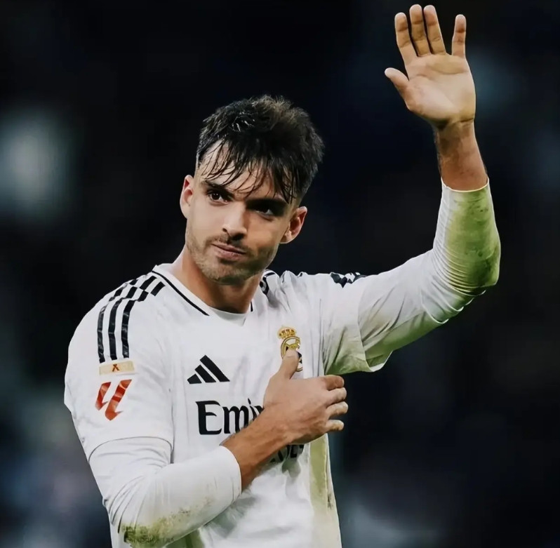 ‌劳尔·阿森西奥因为与主帅阿韦洛亚有怨，据西媒okdiario报道，皇马决定把这