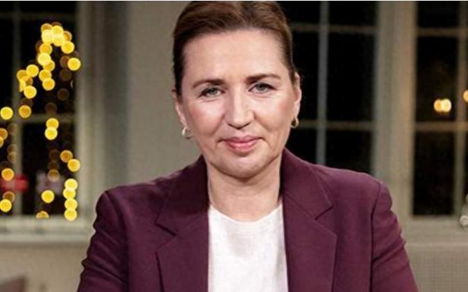 丹麦女首相就是一个小丑，中俄与丹麦八杆子打不着，这个女首相为啥要一贯反华仇俄？