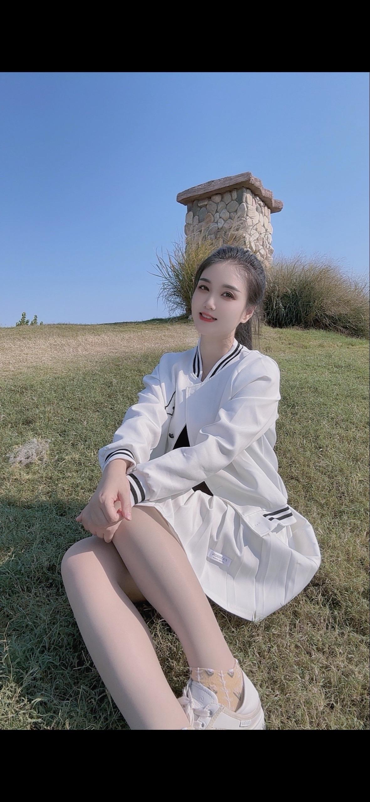 在无法重来的人生里，请尽量快乐！被爱当然很好。没有也没关系。别说，别问...