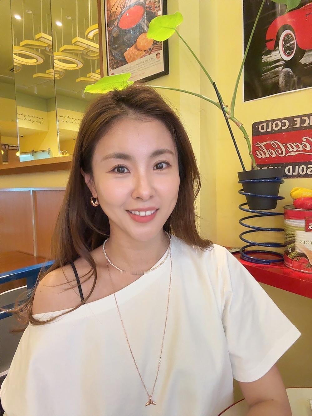 笑得好甜，真好看！