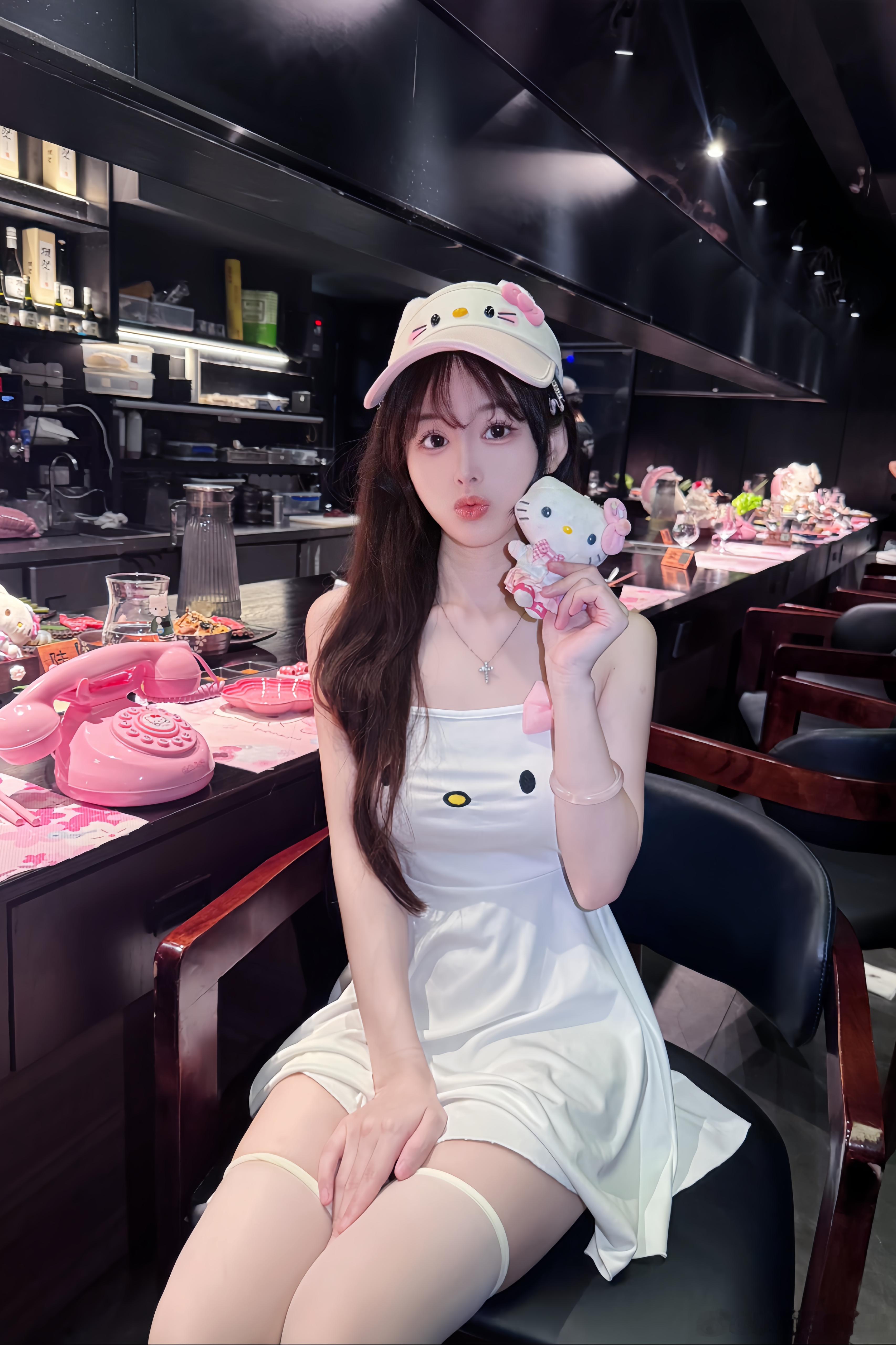 来吃𝗛𝗲𝗹𝗹𝗼 𝗞𝗶𝘁𝘁𝘆 ֢饭啦粉嘟嘟🎀​​​