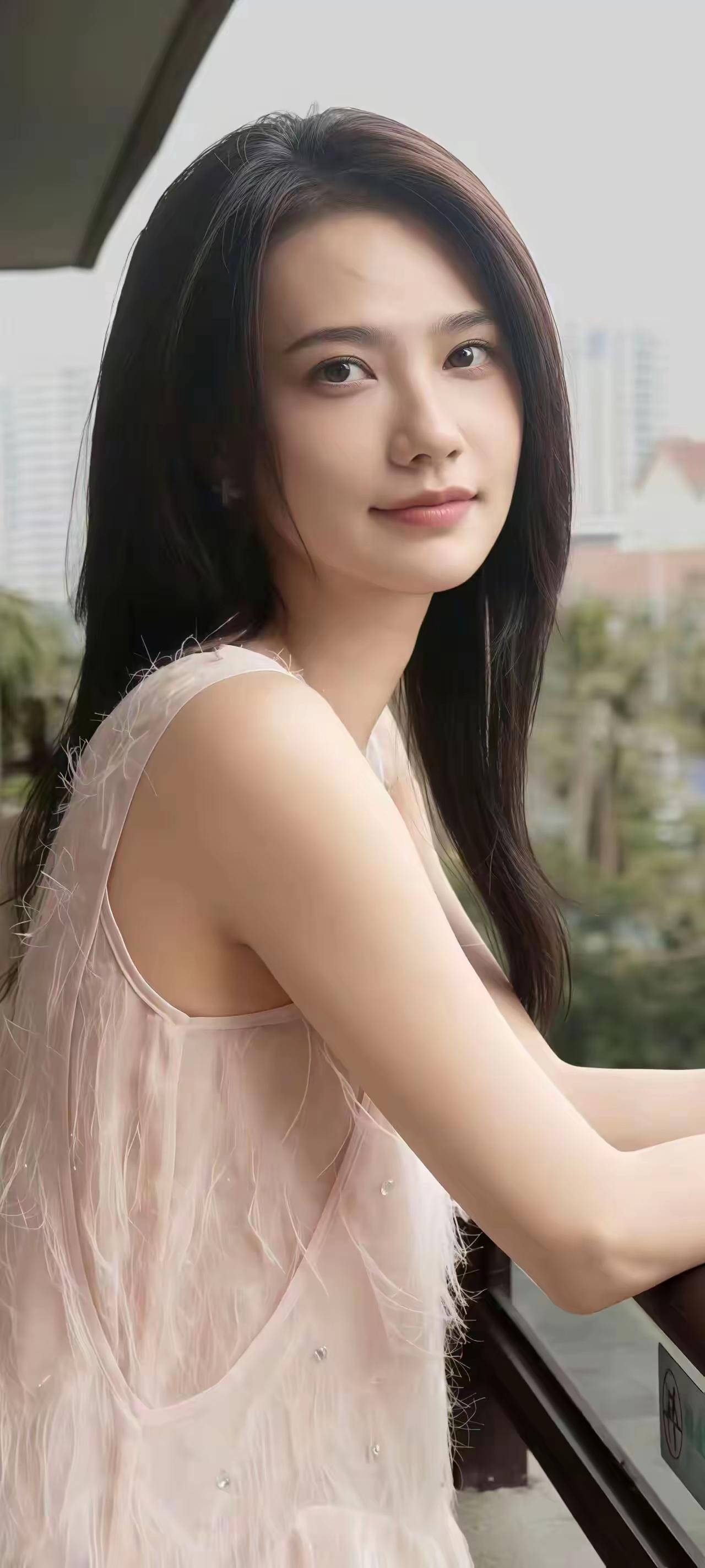 什么样的女人才最有魅力呢?情绪稳定，自带温柔力量不轻易暴怒、不玻璃心，遇事不