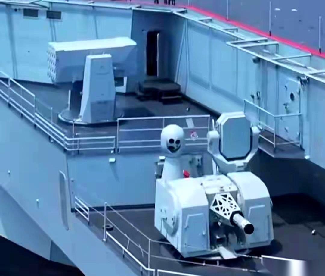 我总算看明白了，福建舰，它就不是一艘船。它是一只浑身长满了刺的钢铁巨兽。你琢