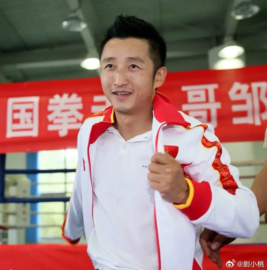 1.邹市明复出打擂台就是个噱头，身体有旧伤，左眼还快失明了，这样去打比赛哪受得了