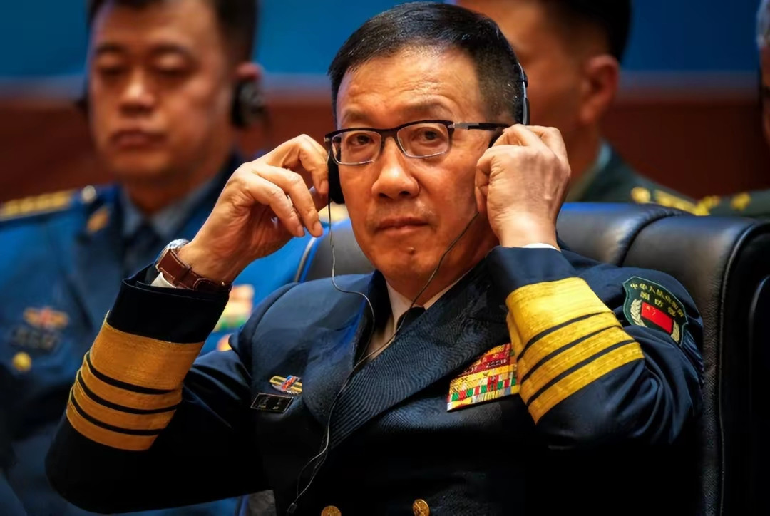 中国国防部长访问法国被网友评论笑翻了