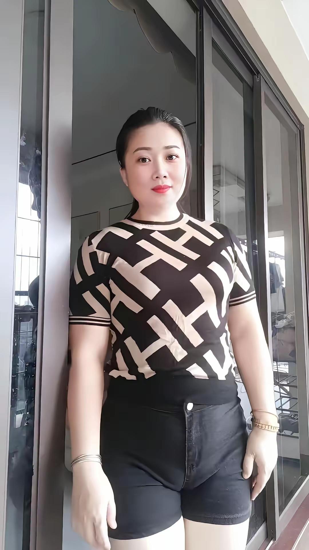 儿子老说我太胖了让我减肥，大家觉得我的身材真的很胖吗？要不要减肥呀？单亲妈妈