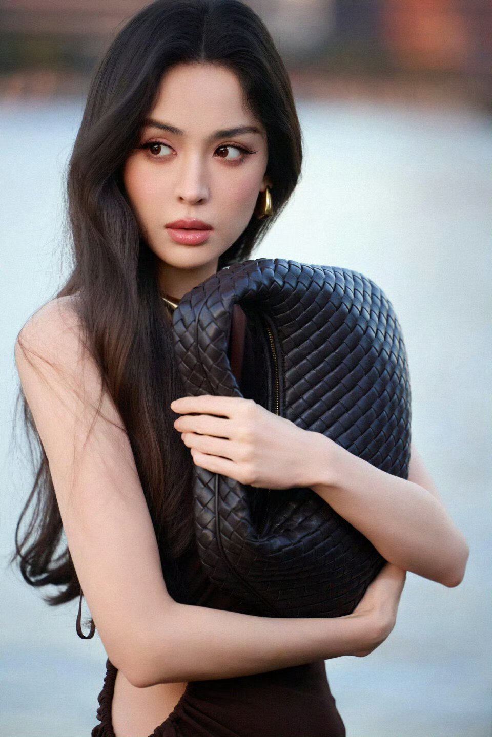 娜扎上海线下活动图频📷是温柔披发，依旧美爆