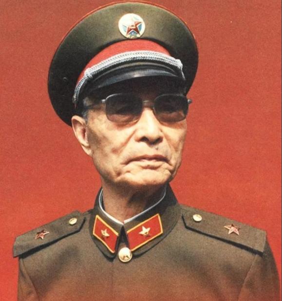 1975年，张爱萍落难，妻子李又兰找到粟裕，希望他能帮忙说情。谁知，粟裕摆了摆手