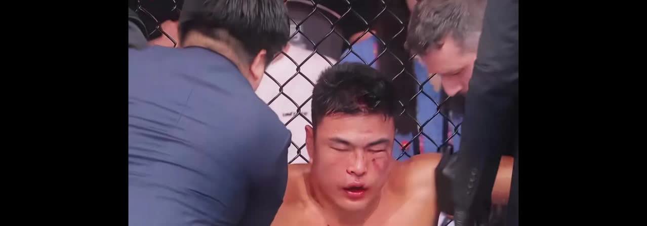 捧的太高摔的越惨大家都对张名扬、期待太大了，之前打完狮心史密斯的时候大家都