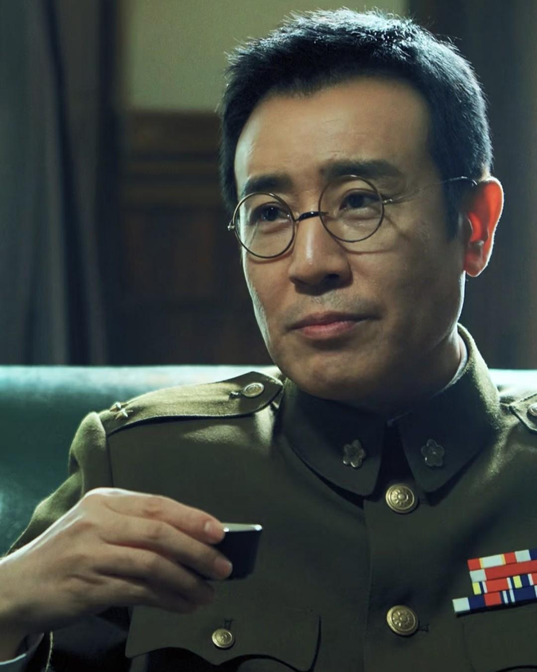 演技的最高境界，不是嘶吼，是身体背叛意志。你仔细看《沉默的荣耀》。于和伟把情