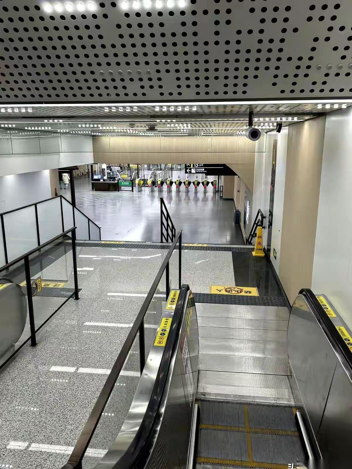 成铁13号哪站厅修得不是当下，而是为未来的十年做打算，它的开通算是让我开了眼了！