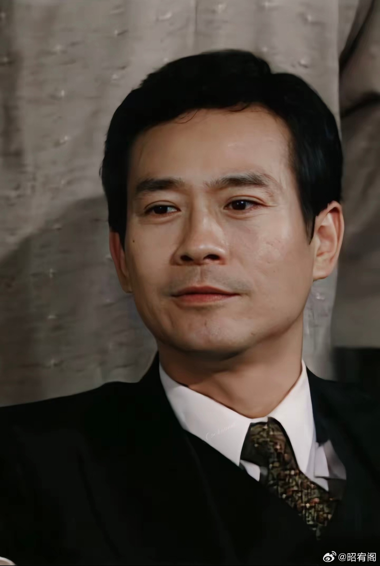 财库案例郑少秋他的财库是小别墅，五层，每一层180平，建在商业区人多的地方，这种财库也是属于中上级，