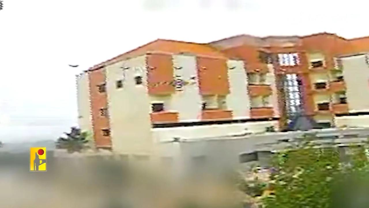 黎巴嫩真主党使用FPV在黎巴嫩南部迈斯·贾巴尔医院旁边搜索到两辆以军的悍马高机动