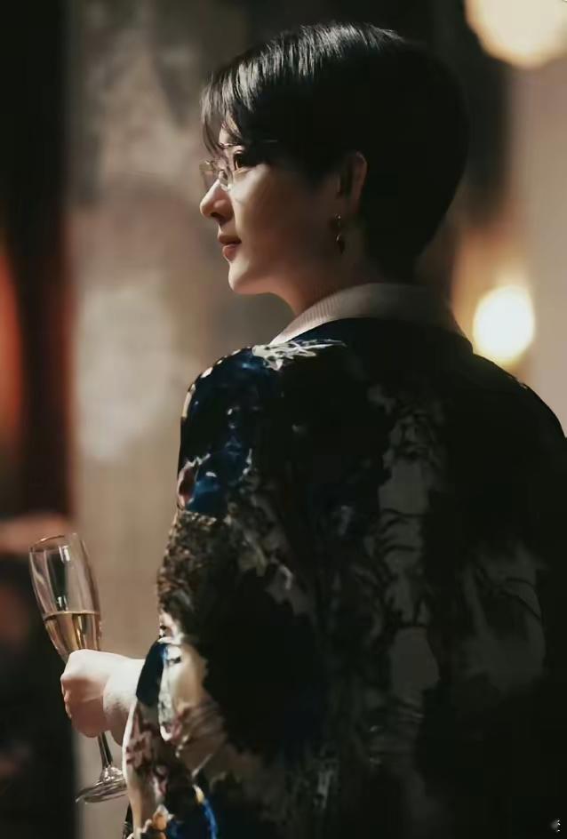好消息来啦！《酱园弄》已经在流媒体平台闪亮登场啦！之前电影刚上映那会儿，杨幂收获