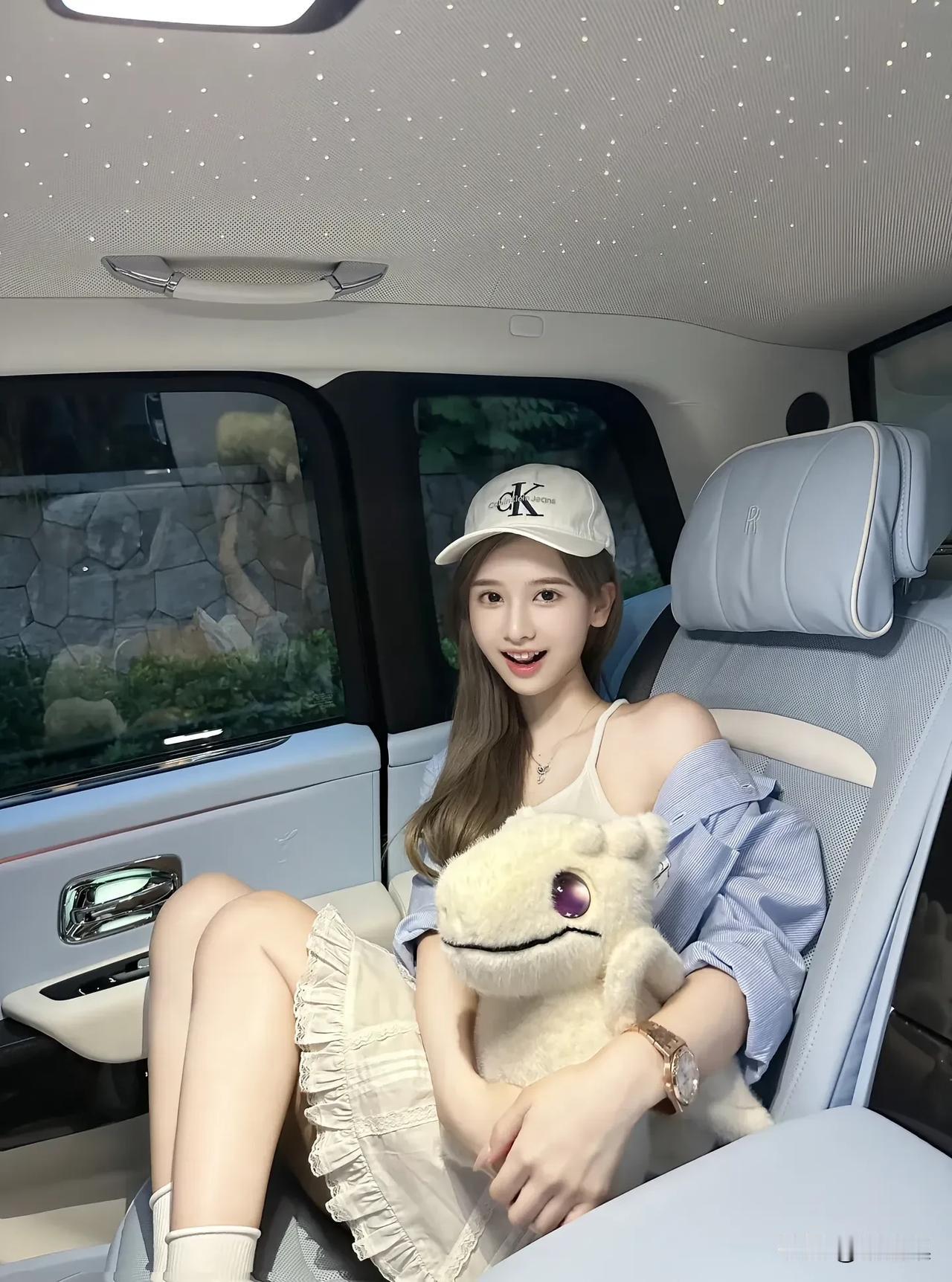 车内自拍，可爱小熊抱，星点闪烁，少女心满满！💖✨