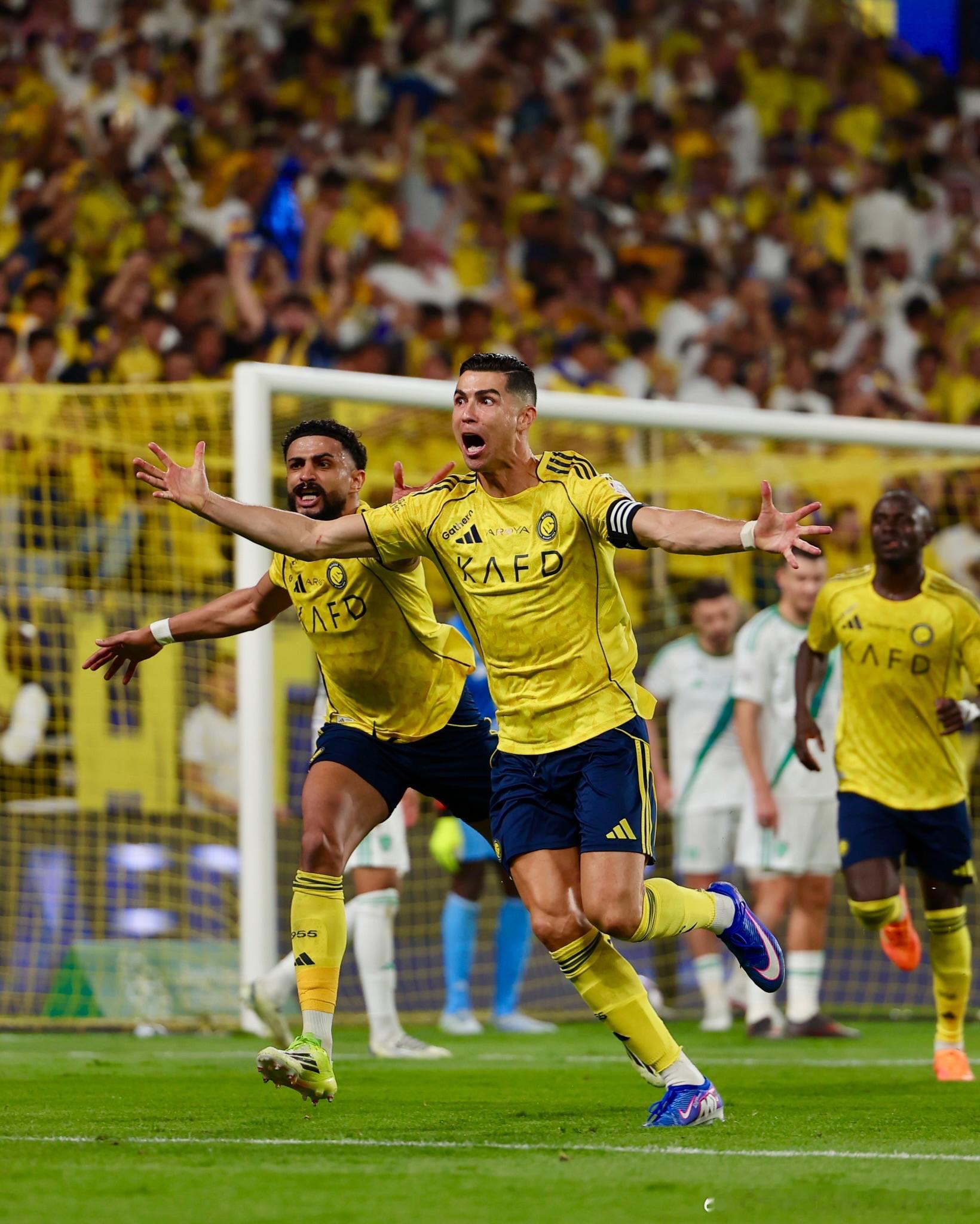 C罗c罗生涯970球利雅得胜利2比0吉达国民🚨今天凌晨，C罗打进久违的头球，