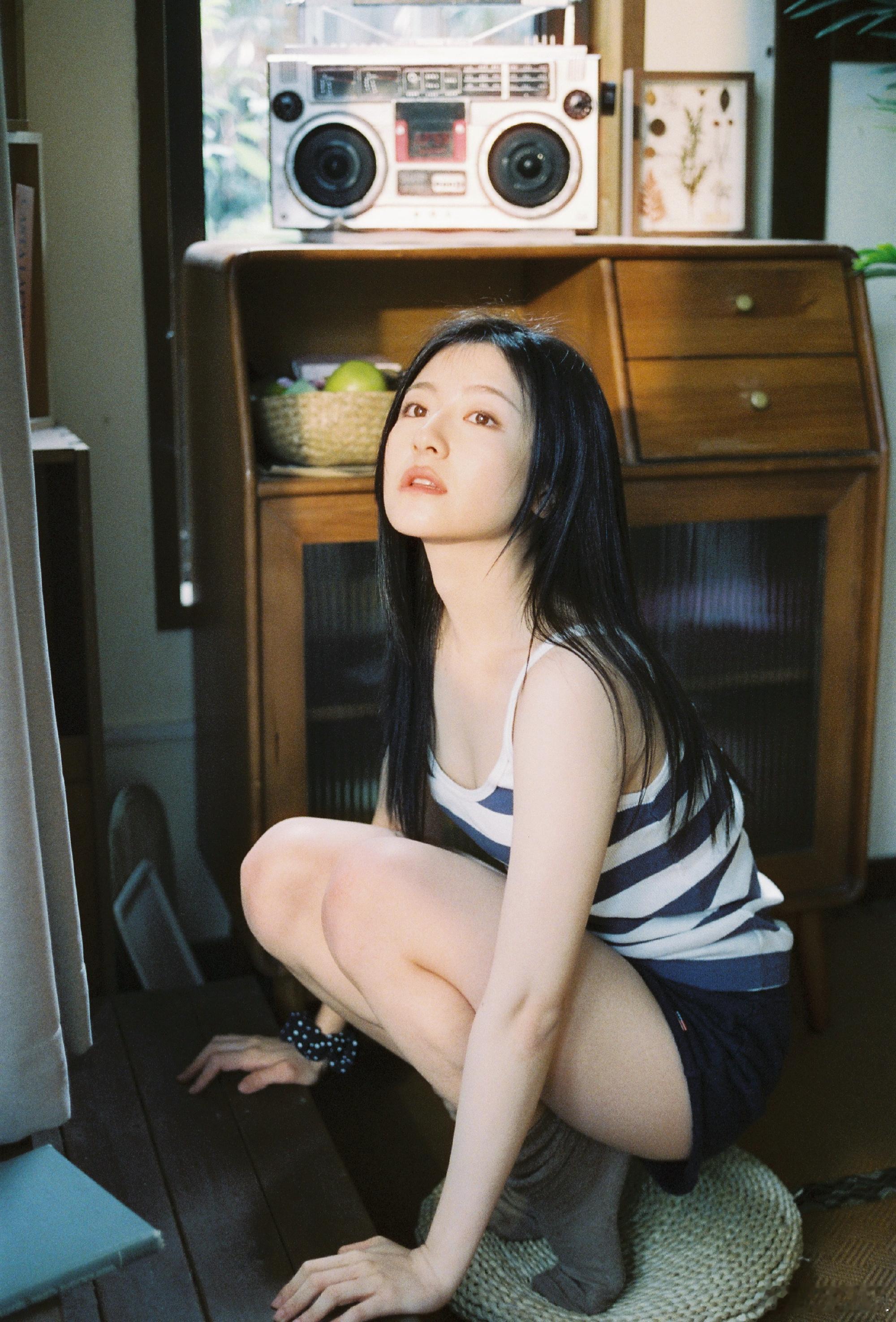 李兰迪李兰迪美得每一张都是屏保李兰迪好浓的女友感李兰迪七夕胶片🈶！夏日吊带居家