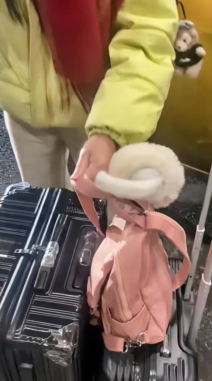 “打车还要钱？给哈尔滨差评”，小仙女拒付8块钱的打车费，司机都懵了。近期一南