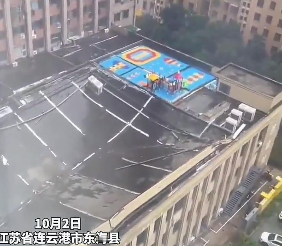 饭店办席房顶突然“垮台”，食客宴席变惊魂10月2日11点半，连云港东海县名
