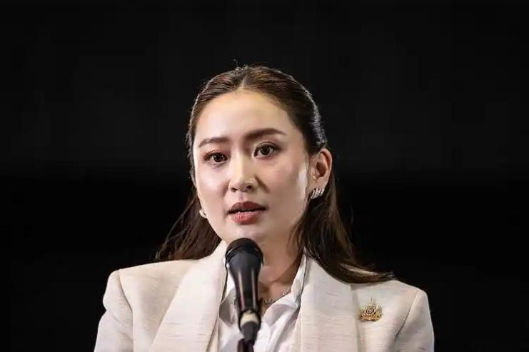 泰国政坛正冒出一件稀罕事，地点偏偏就在中国！9月8日晚，佩通坦突然发布了一组在中