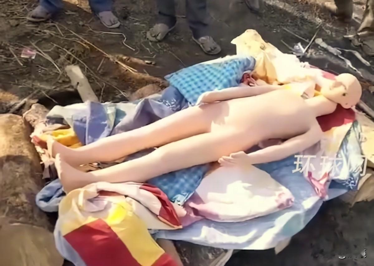 印度真是一个神奇的国家，这不，又创造了奇迹！近日，印度北方邦哈普尔，四男子将一