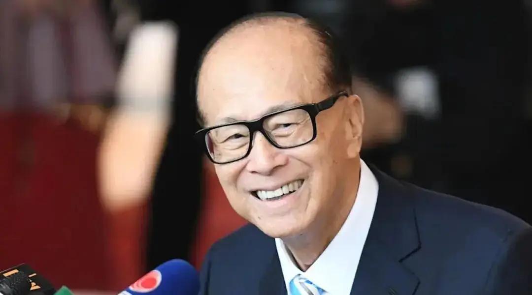李嘉诚经典的六次投资：1. 1979年，蛇吞象收购和记黄埔2. 1986