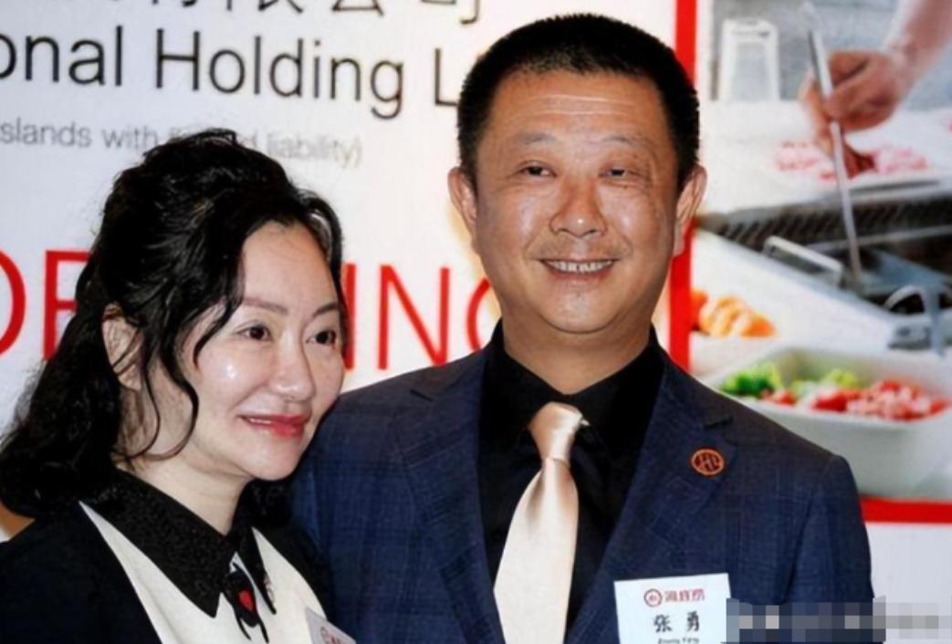 1994年，四川一16岁女孩为了帮哥哥还债，辍学外出打工，不惜陪伴老板2