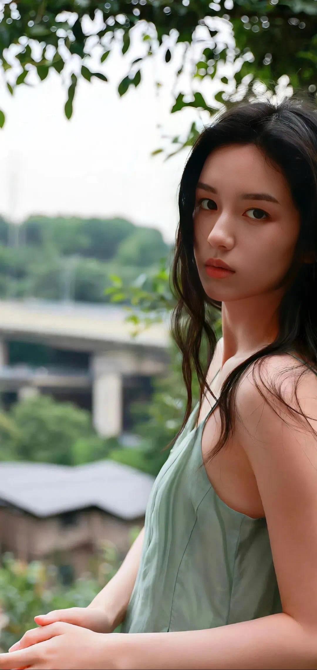 周也  吊带绿裙少女