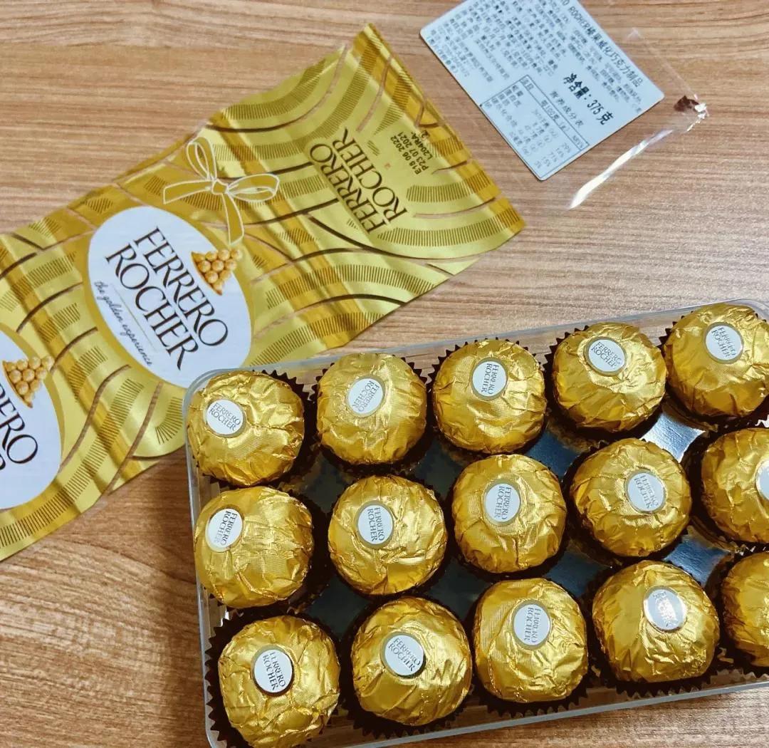 你上次吃费列罗是什么时候？是收到的节日礼盒还是婚宴伴手礼？作为曾经的送礼顶流，这