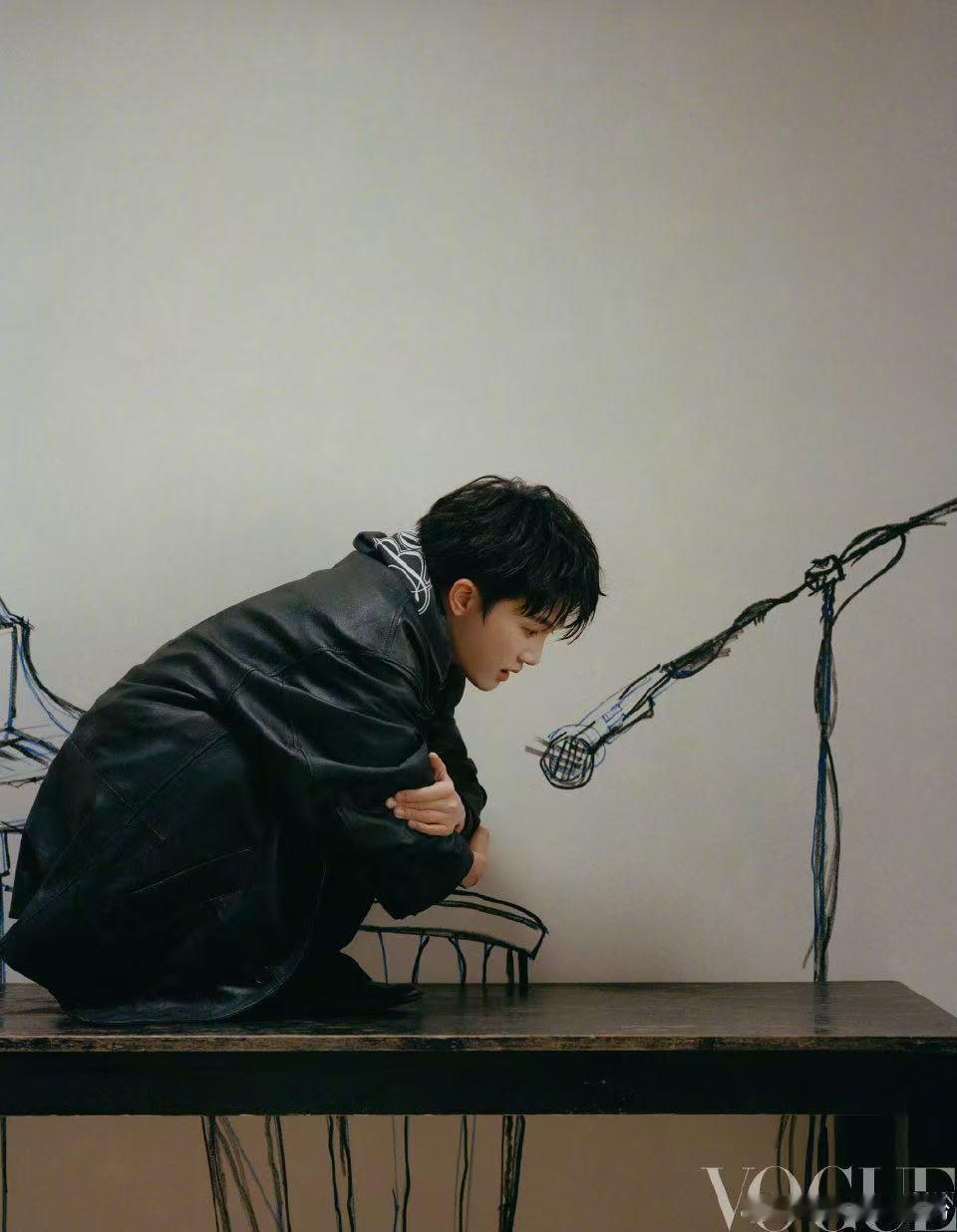 周深大鱼变大马周深这个临场反应值得反复品，从说错到纠正再到爆改新词，整个流程行