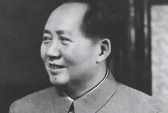 新中国成立后，一位快七十岁的老人，颤颤巍巍写信给毛主席，信里只求一份糊口的文史工