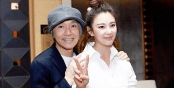2012年，张雨绮跟周星驰解约，赔了300万。三年后，周星驰邀她演《美人鱼》，张