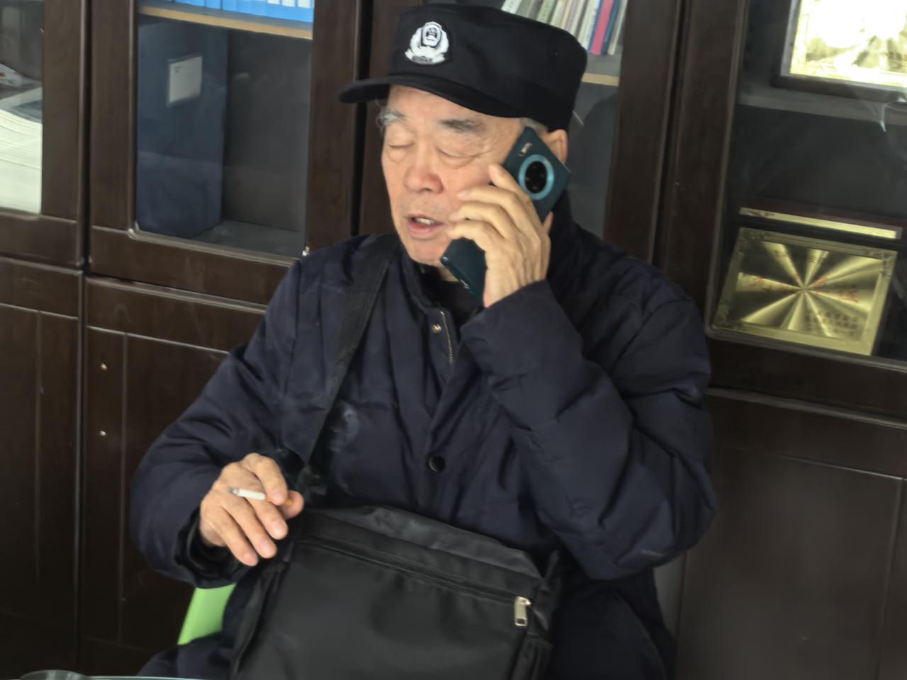 父亲从警三十年，总结的识人术，就5条。第一条：看眼神，躲闪的不一定是坏人，但