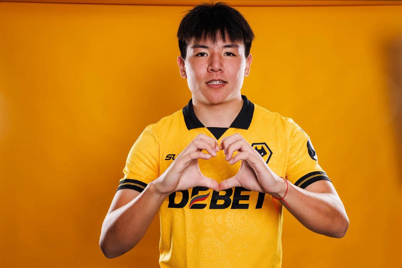 媒体人骆明透露了徐彬加盟英超狼队的后续租借计划情况。在英超狼队官方宣布徐彬加盟