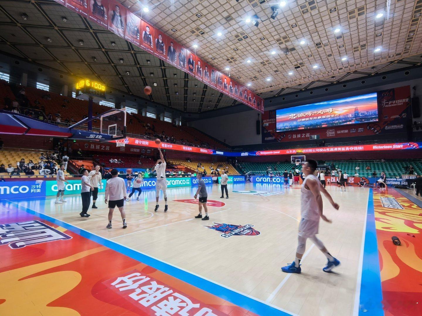 北京首钢确实已经确定了新外援人选，双方基本达成了意向。（注意：这并不意味着搞定